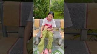 Little Girl Finds Pants In The Trash Tiktok Videos #Humildade #Ajuda #Viral Video #Shorts