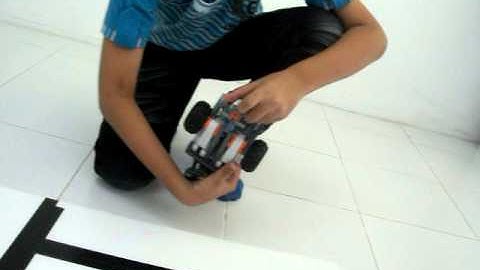 How A  Mindstorm Nxt Robot follows a Black Line