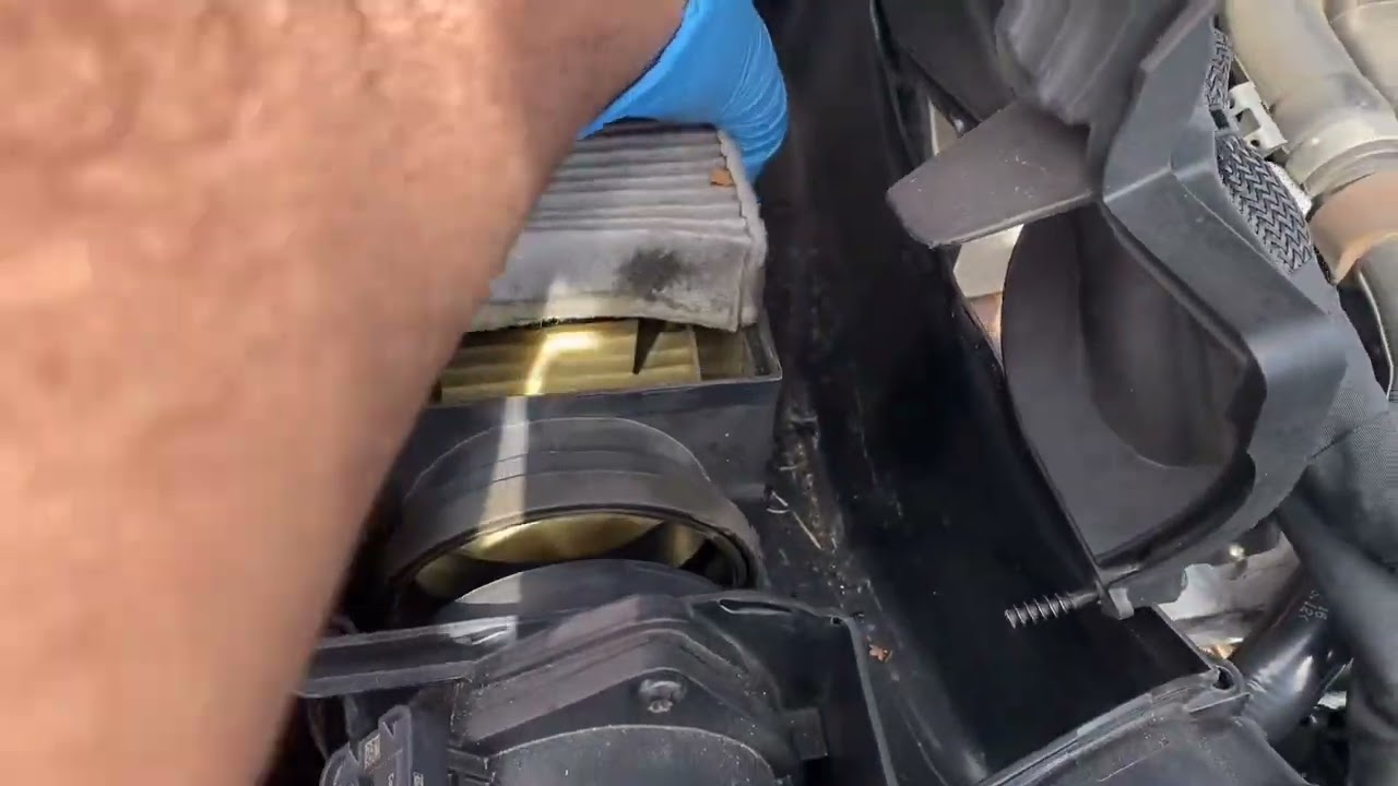 how to remove Mercedes c class air filter w205 model 2017