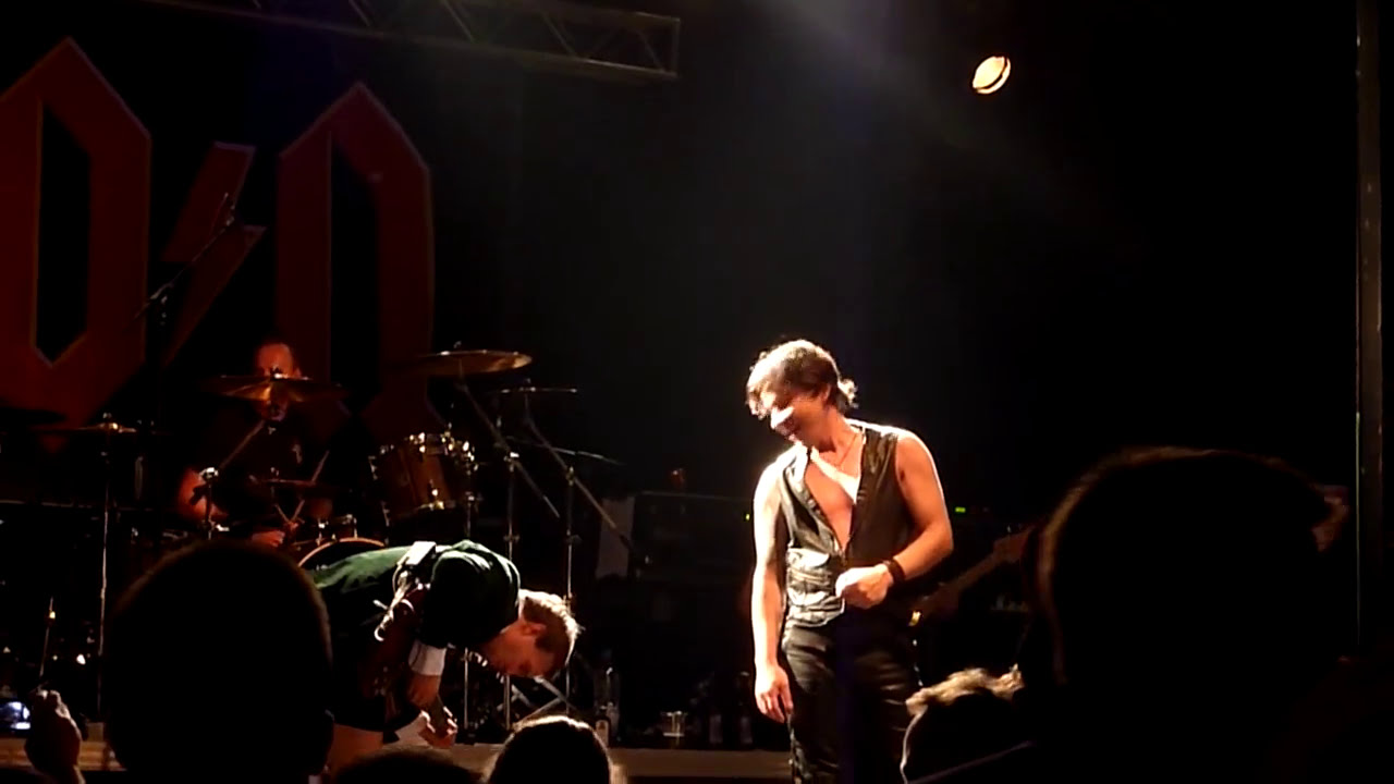 BON - CRABSODY IN BLUE - AC/DC Fantreffen Geiselwind 14.10.2011 - YouTube
