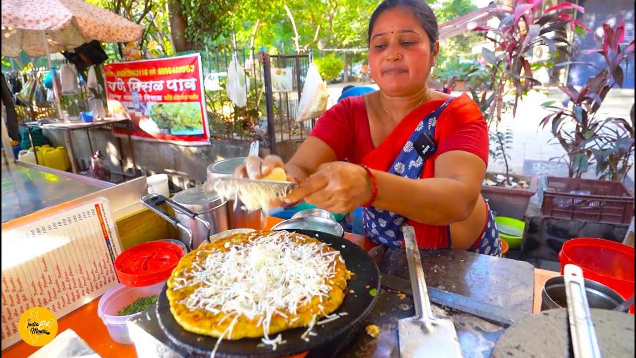 ⁣Mumbai Aunty Selling Biggest Aloo Cheese Paneer Methi Parantha Rs. 200/- Only l Mumbai Street Food