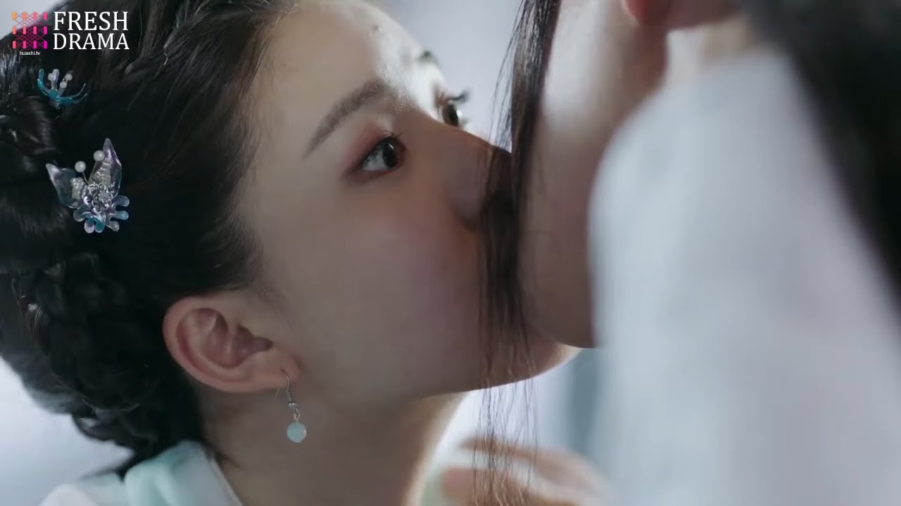 ⁣He got all kinds of tricks, all for stealing her sweet kiss~ | Zhao Lusi, Li Hongyi