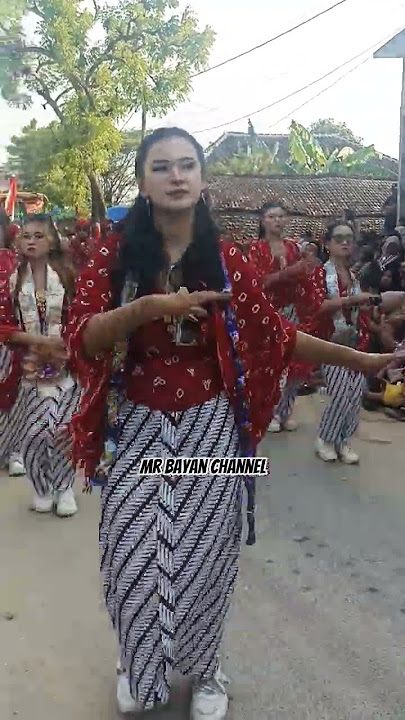 dancer selendang merah #dancer #dancerkarnaval #goyangambyar #fypviral #viralshort #shortsfeed