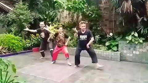 "Jaipongan kembang simajungjang" proses latihan jaipongan