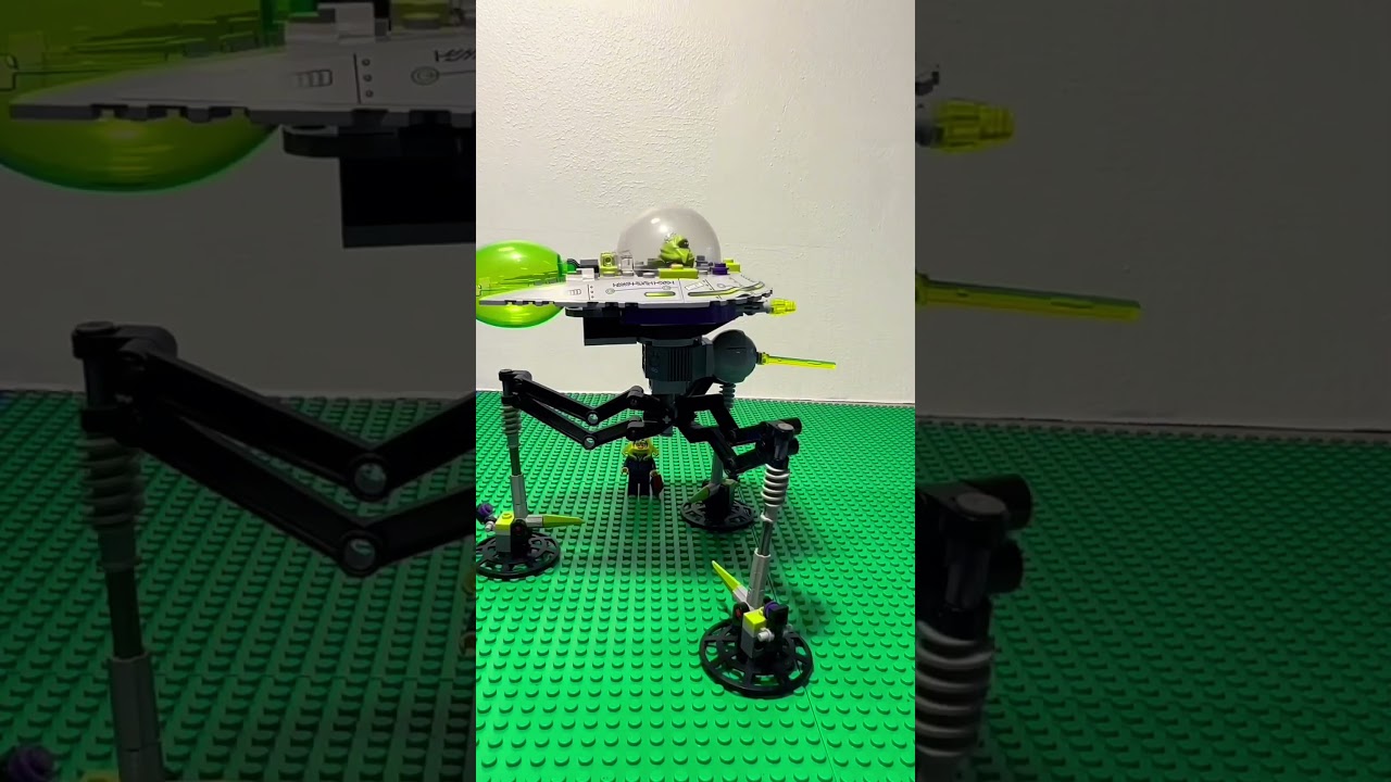 Lego Alien Conquest 7051. Tri-Pod Invader 2011. Business Man.