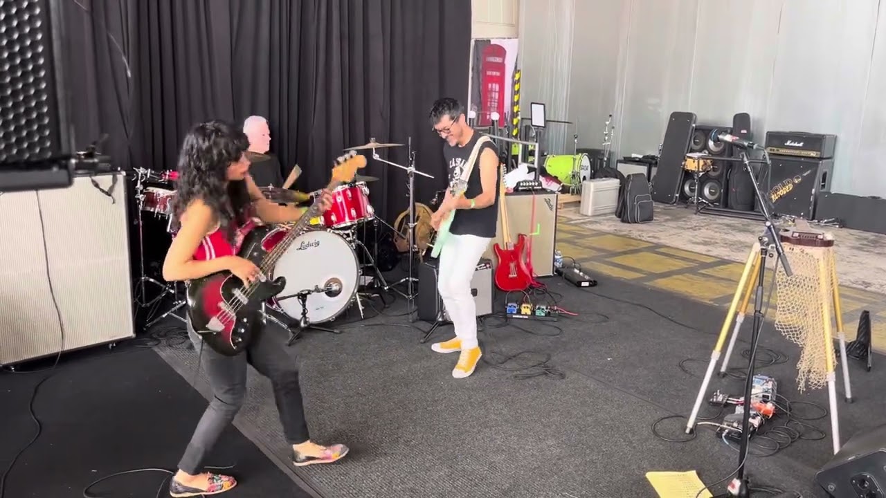 Par Avion live at Faction Brewing for Alameda Rock n Roll Flea Market