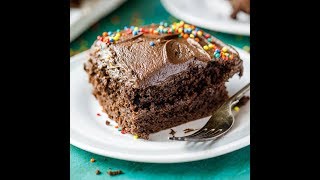 This one-bowl, easy peanut butter chocolate sheet cake topped with
swirls of fudgy frosting is every lover's dream! full recipe:
http://simply-deli...