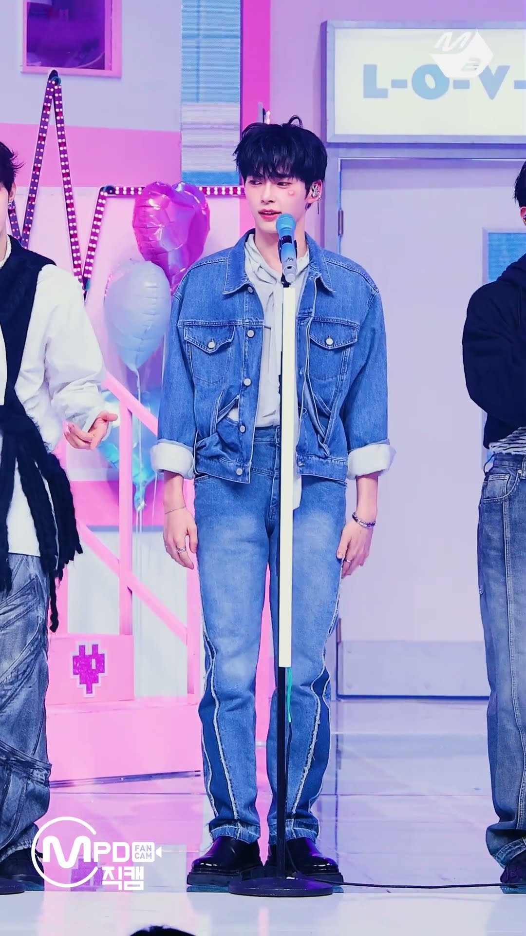 청청 하트블러셔 성한빈이 너무 귀엽게 생김