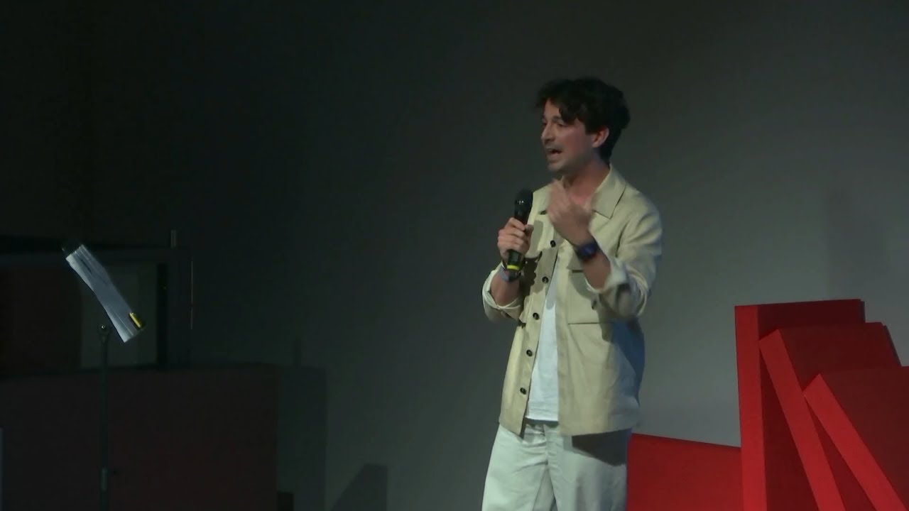 I soldi che hai in banca non sono i tuoi | Luca Boiardi | TEDxPolitecnico di Torino