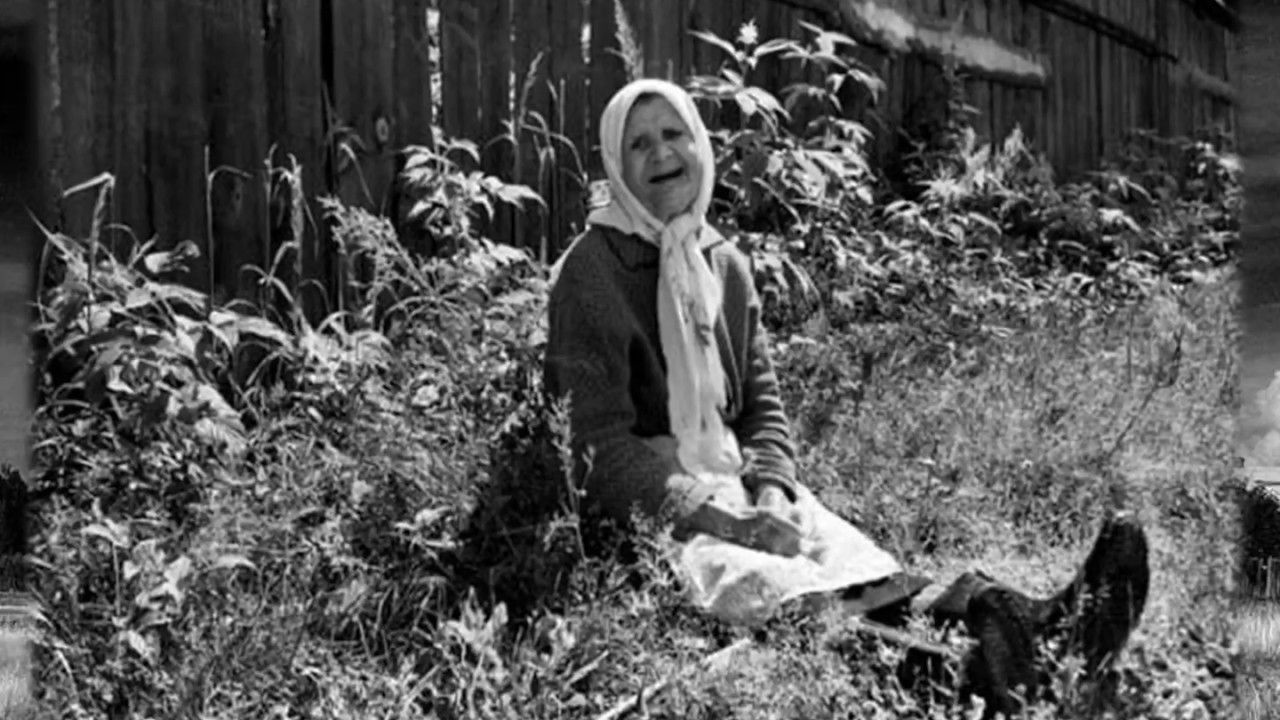 Бабушки советского времени. 1980е деревня СССР. Советские люди в деревне. Деревенские люди. Жизнь в деревне СССР.