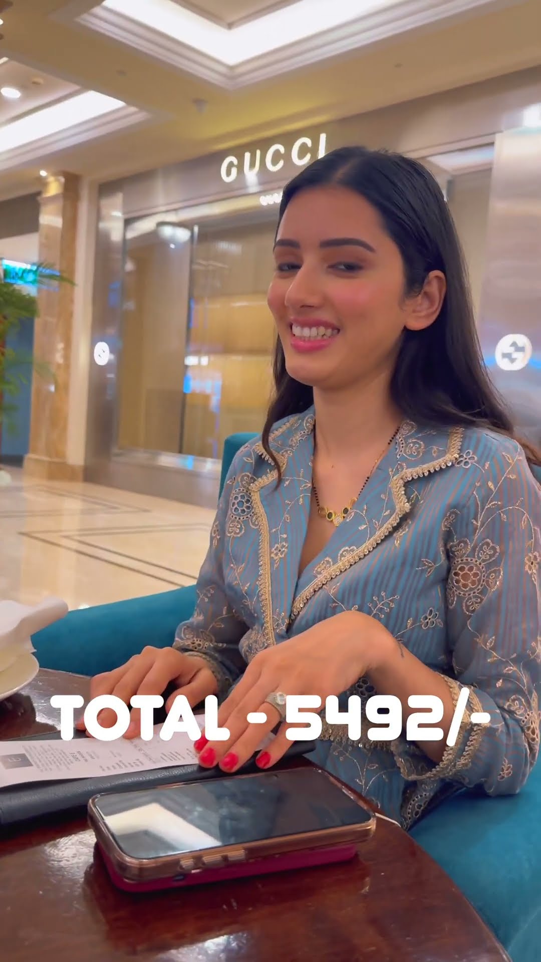 Flight Pasta ❌ Restaurant Pasta ✅   #neetubisht #youtubeshorts #lakhneet #trending #shorts