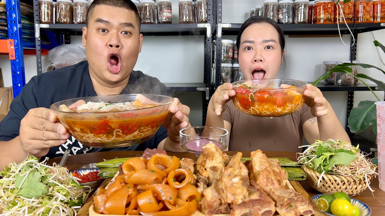 Mukbang 2 Tô Bún Riêu Cua Kèm Thêm Nguyên Mâm Da Heo Huyết Sườn Cây Ngon Quá Xá Cả Nhà Ơi