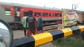 22859 Puri-Chennai Superfast Express Crossing Sidha mahavir Level Crossing at Puri.