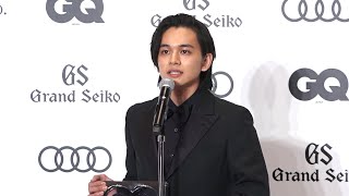 北村匠海、授賞式で両親に感謝の言葉「こんな息子になりましたよ」 DISH//メンバーへの思いも吐露　『GQ MEN OF THE YEAR 2021』フォトコール