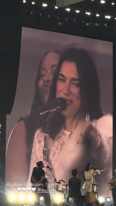 Dualipa singing 'Hey Jude'by Beatles in Anfieldnight duringRadicalOptimismtour25❤️#anfield#liverpool