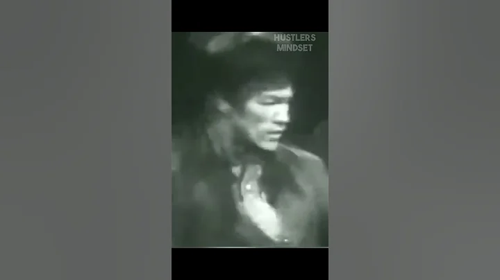 Bruce Lee Shows How To Throw A Punch - Mindset #brucelee