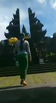 gadis bali sembahyang