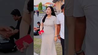 Pranking random girls on the street ke 225 #youtubeshorts #shorts