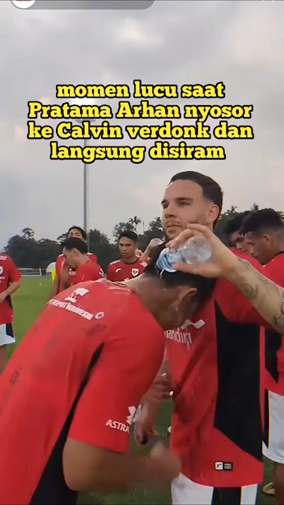 momen lucu saat Pratama arhan nyosor ke Calvin verdonk dan langsung disiram