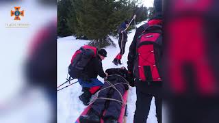 Гірські рятувальники надали допомогу одному із туристів, який травмувавсь під час спуску з гори.
