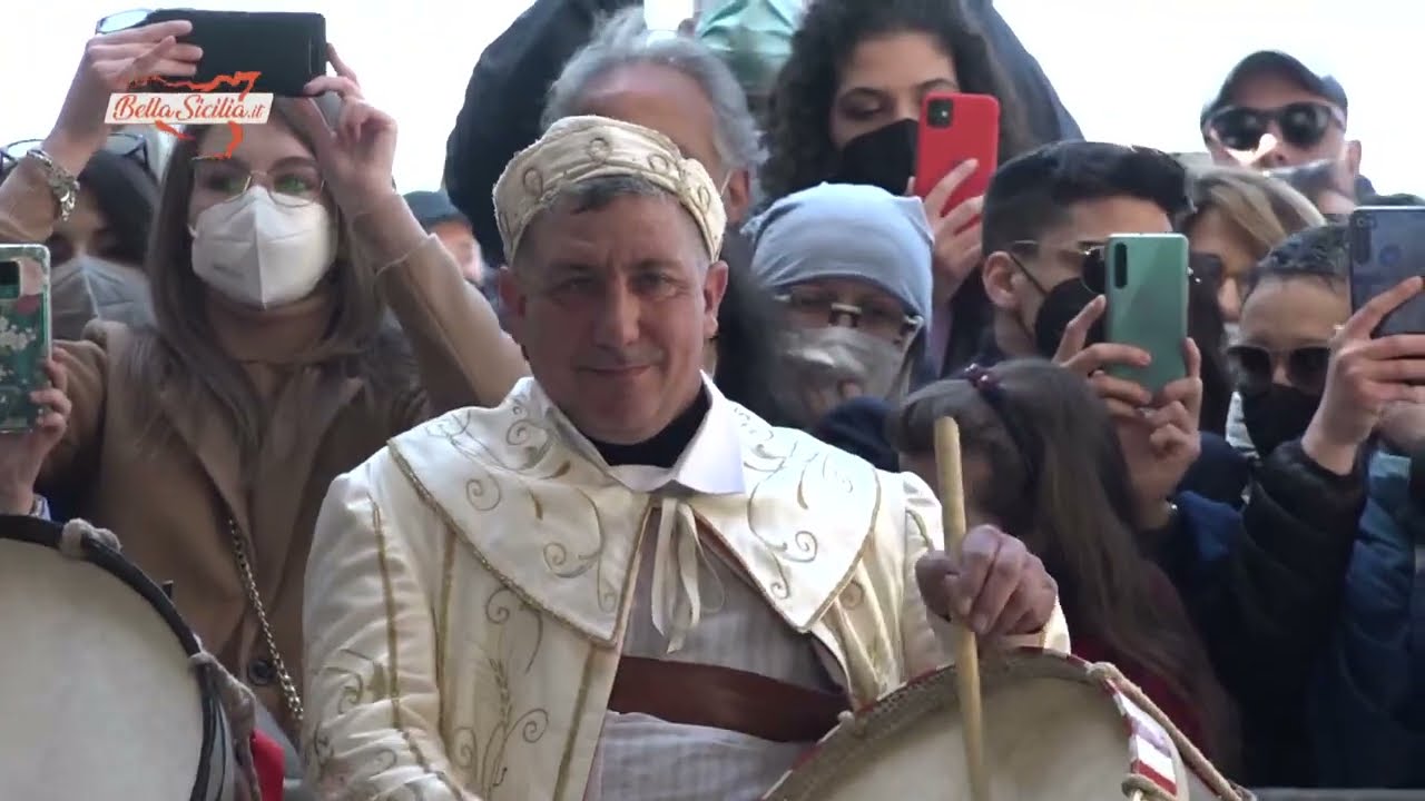 Domenica delle palme nel borgo di Gangi, le interviste ai tamburinari