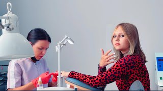 видео: ВЛОГ Алиса отрастила ногти 💅 и сделала маникюр у Алёны ! Разбираю коробки которые привезли от мамы ! картинка: ВЛОГ Алиса отрастила ногти 💅 и сделала маникюр у Алёны ! Разбираю коробки которые привезли от мамы !