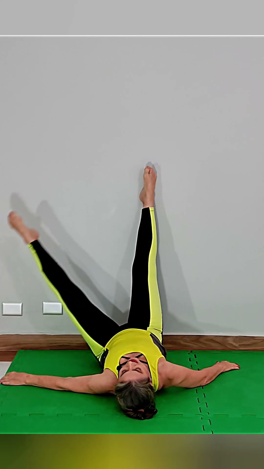 Parte 8 Treino de Pilates na Parede: Fortaleça e Alongue-se de Forma Diferente! ?️‍♀️?