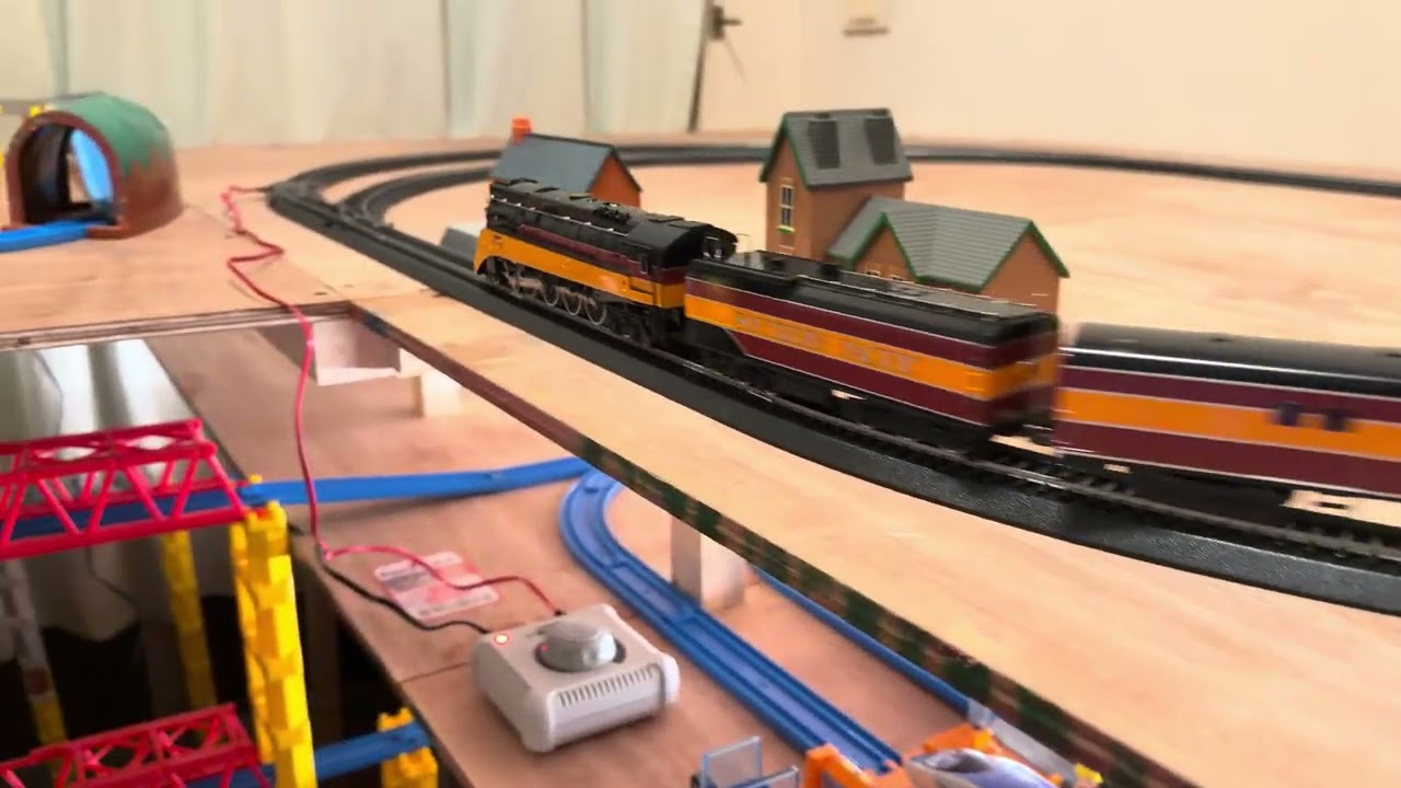 Bachmann E-Z Track Expander HO Scale With Daylight 4449 - YouTube