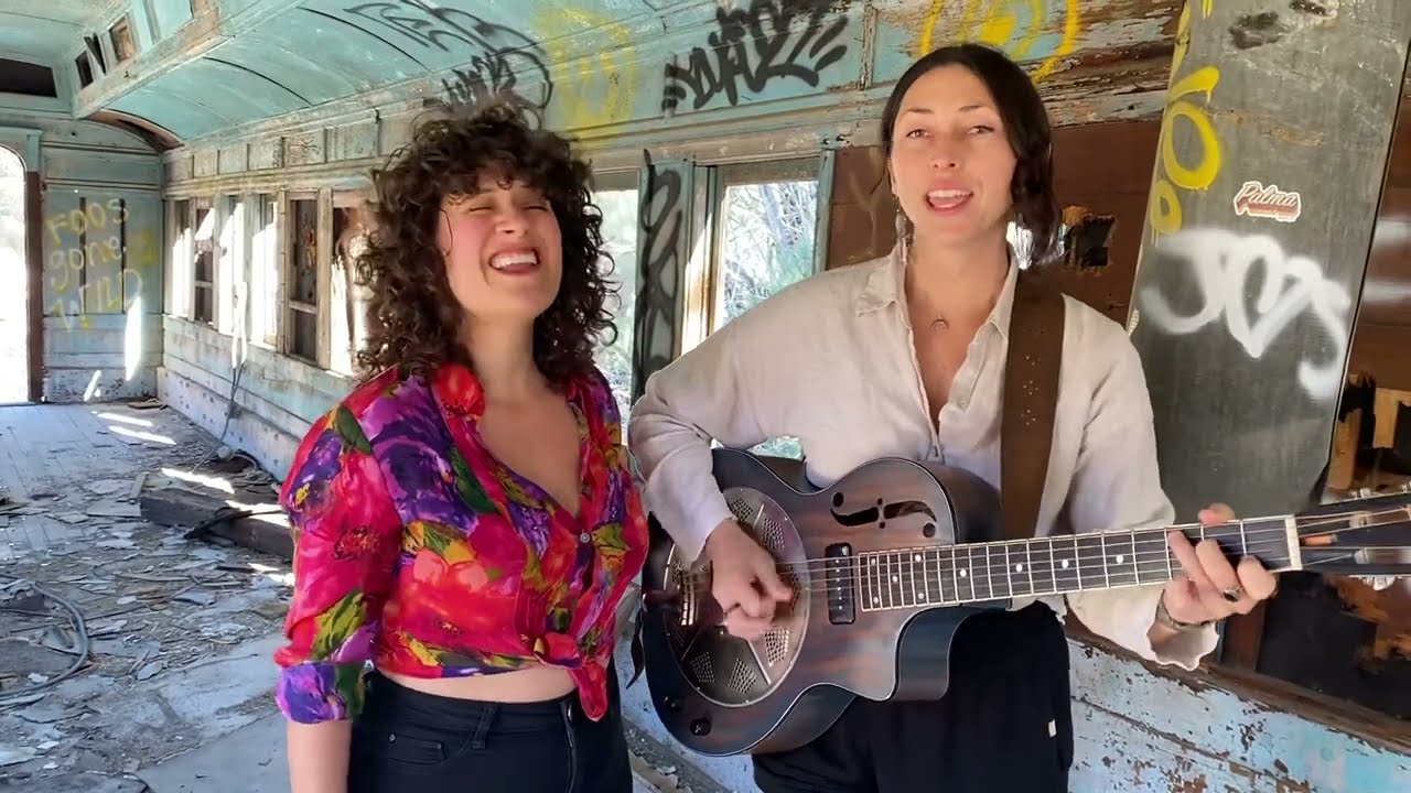 Anna Moss & Jessie Andra Smith - Freight Train (Elizabeth Cotten cover)