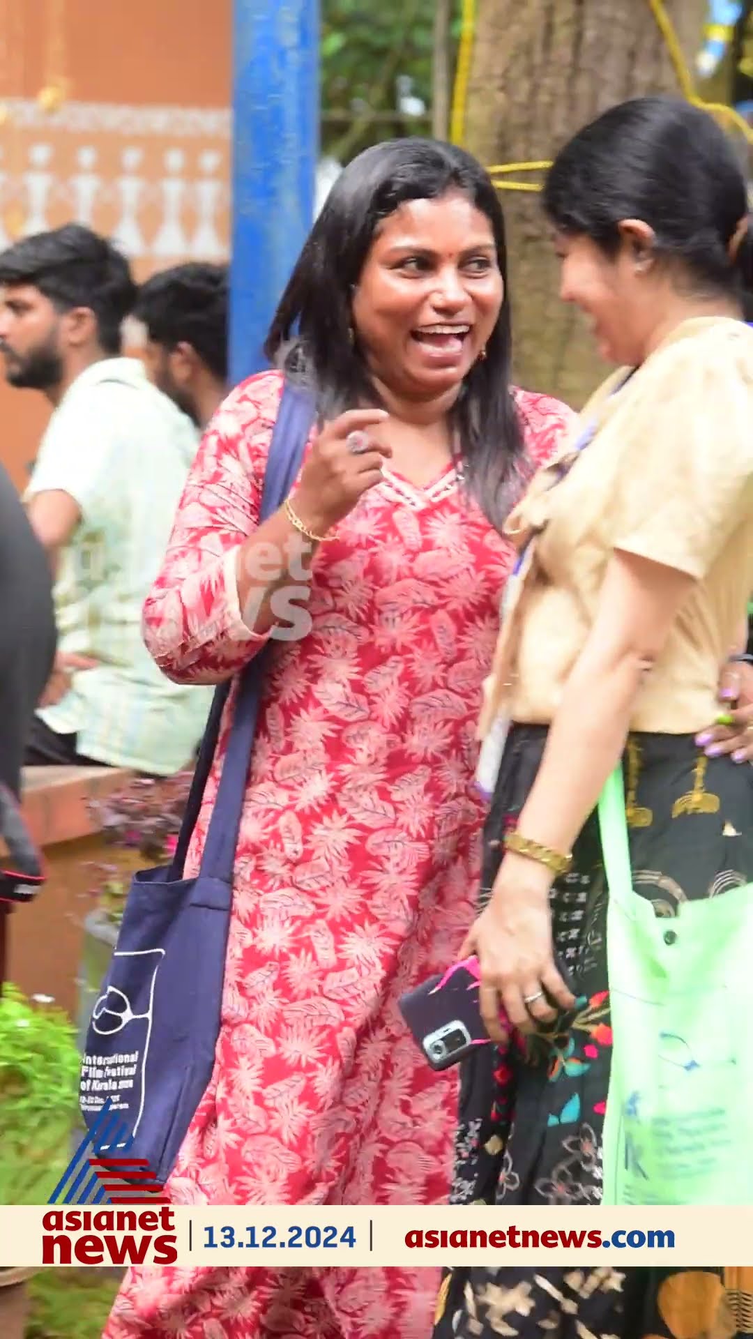 സിനിമാ പ്രേമികള്‍ തിരുവനന്തപുരത്ത്.. 29-ാമത് കേരള രാജ്യാന്തര ചലച്ചിത്ര മേളയ്ക്ക് തിരശീല ഉയര്‍ന്നു