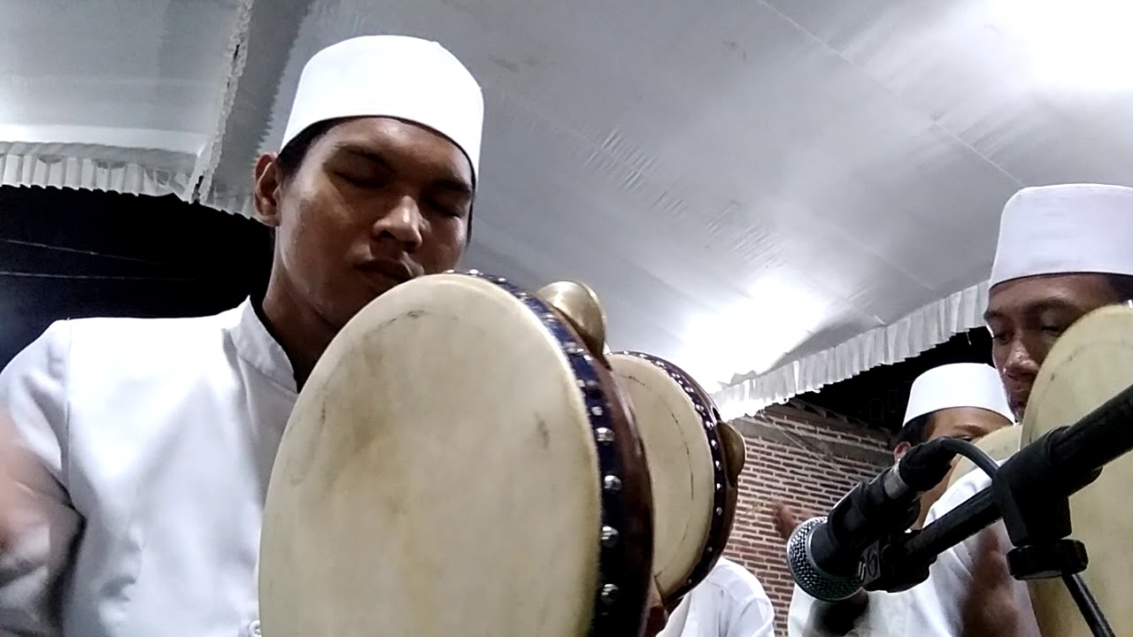 Sholawat burdah versi Al-Khidmah - YouTube