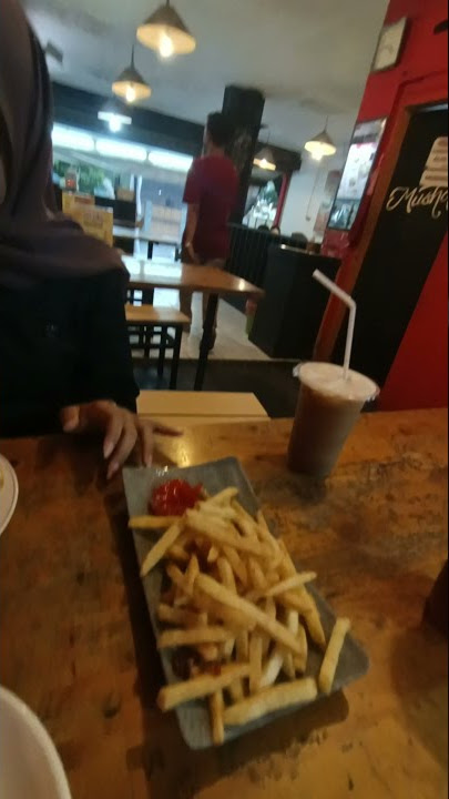 Dinner Romantis Bersama Pacar..