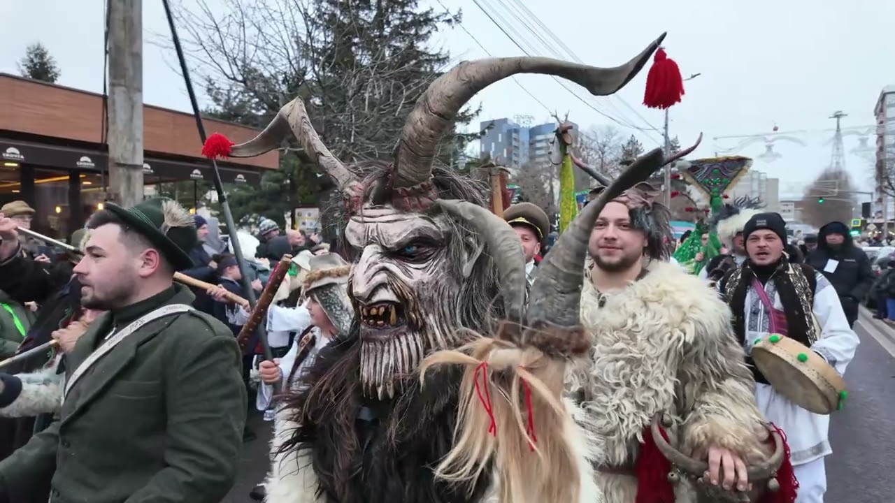 Parada Festivalului de Datini și Obiceiuri de Iarnă la Piatra-Neamț