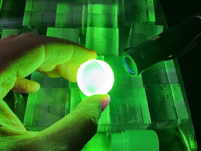 Das am stärksten fluoreszierende Glas der Welt?