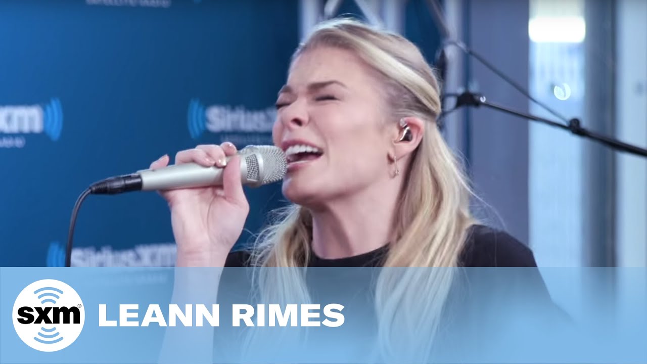 LeAnn Rimes — You and Me and Christmas [LIVE @ SiriusXM] - YouTube