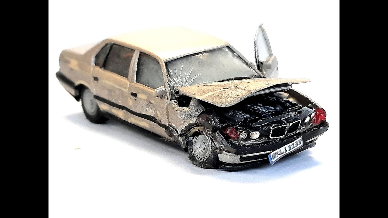 Crashing a H0 scale Herpa BMW 750 iL for a 1:87 diorama in detail