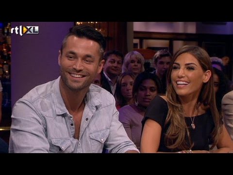 Yolanthe brengt Jan Kooijman in verlegenheid - RTL LATE NIGHT