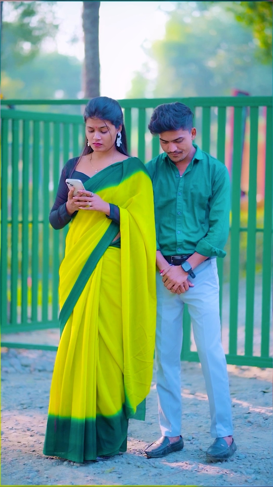 Vakil kapde dho raha hai