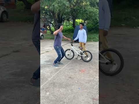 वीडियो: पीवीसी बाइक रैक कैसे बनाएं: 12 कदम (चित्रों के साथ)