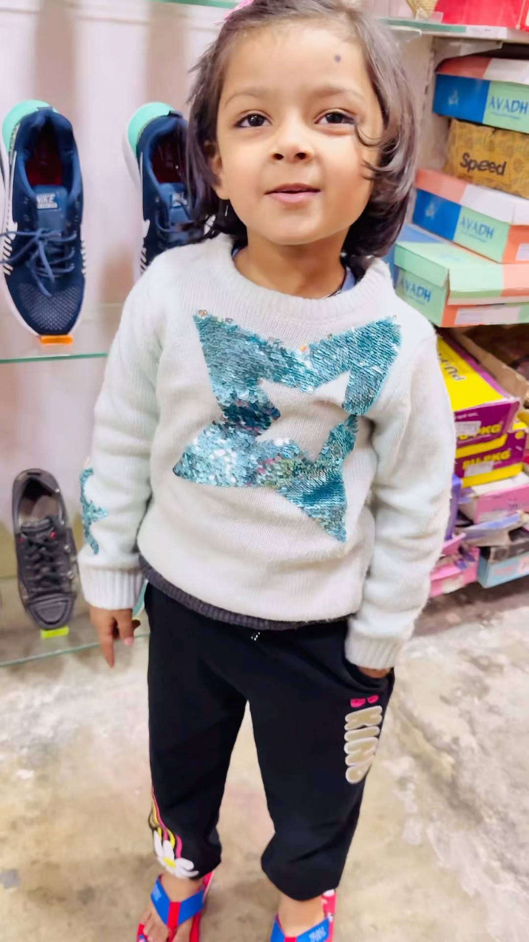 Tooktook mummy bina paise diye bhage shoes leke