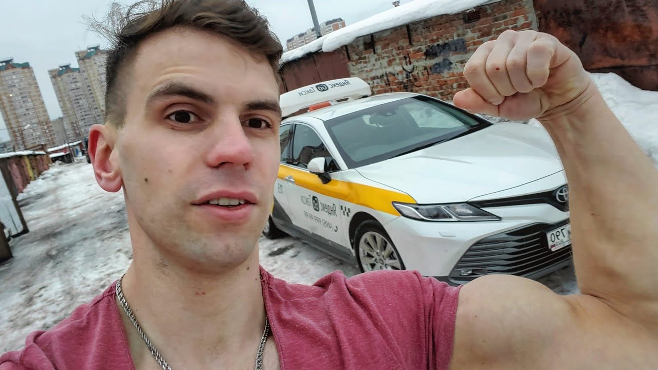 Качок в такси на новой Тойота Камри. Зачем? - YouTube