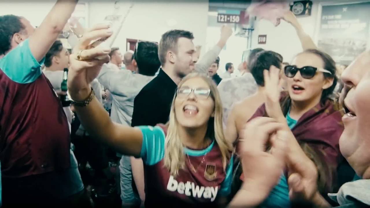16 minutes rendition of Bubbles in the Chitty Chitty Bang Bang style - West Ham Fans at Upton Park!