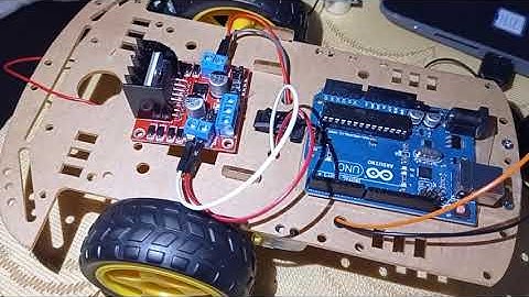 CARRO EVASOR DE OBSTÁCULOS CON ARDUINO Y SENSOR ULTRASÓNICO UNDAC JulyC