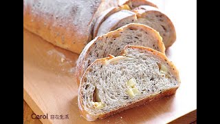 橄欖油芝麻乳酪麵包。Sesame Cheese bread