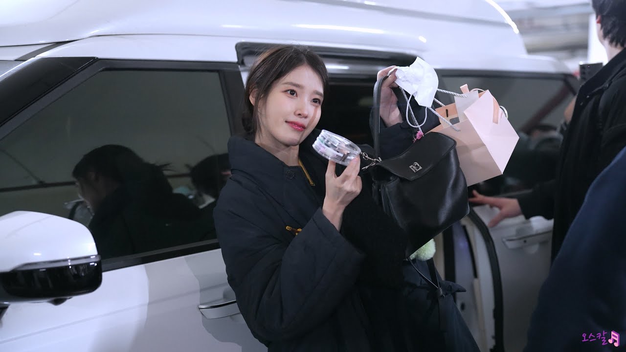 [4K]250224 KBS 가요무대 아이유 퇴근길 직캠 by 오스칼