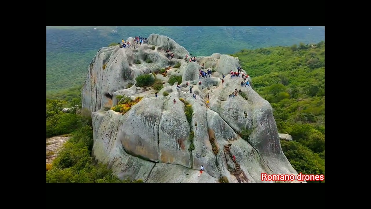 Festa na pedra do bico piraua