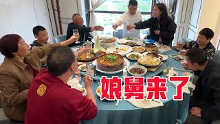 超小厨娘舅第一次来新家中午吃大餐晚饭嗦米线直接视察儿子的工作