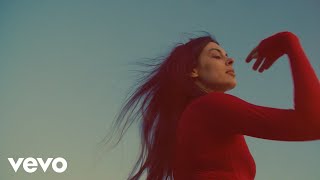 Julie Byrne - Summer Glass (Official Video) chords