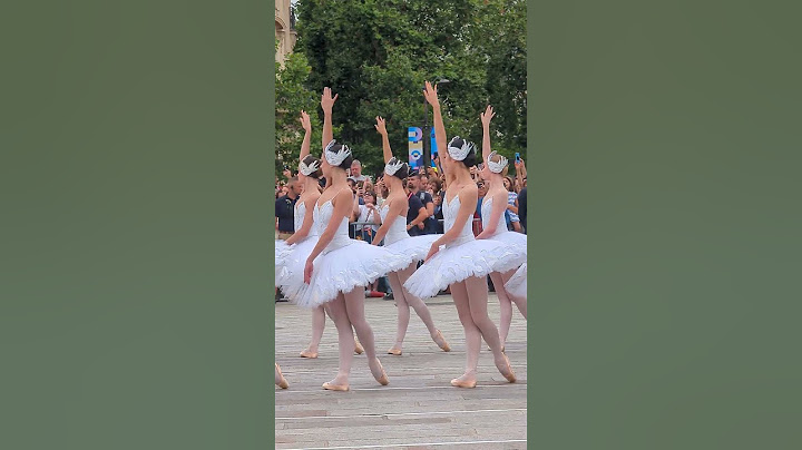 Hugo marchand 🌟 avec la Flamme Olympique 🔥 accompagné des cygnes 🦢 du @balletoperadeparis, vidéo (c)