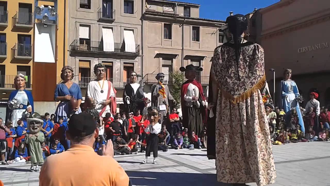 Gegants de torello a la plaça - YouTube